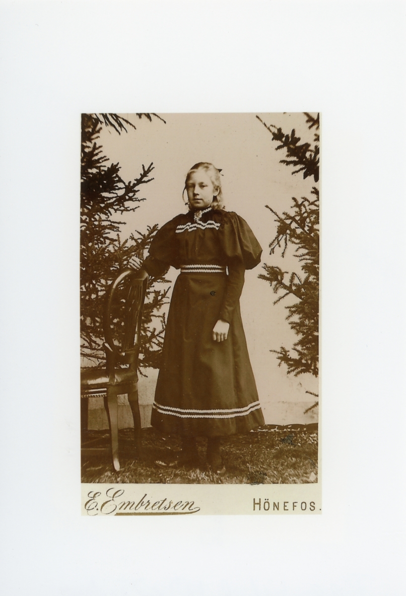 Studioportrett av Ragnhild Westerbø.