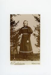 Studioportrett av Ragnhild Westerbø.