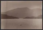 Bilden visar Eldslandets berg- och fjordlandskap som fotograferades under Vanadis världsomsegling.