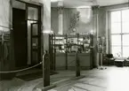 Den permanenta utställningen fotograferad 1987. Kassan och försäljning i museets entré. Inträdespris för vuxna 10 kr, för barn 5 kr.