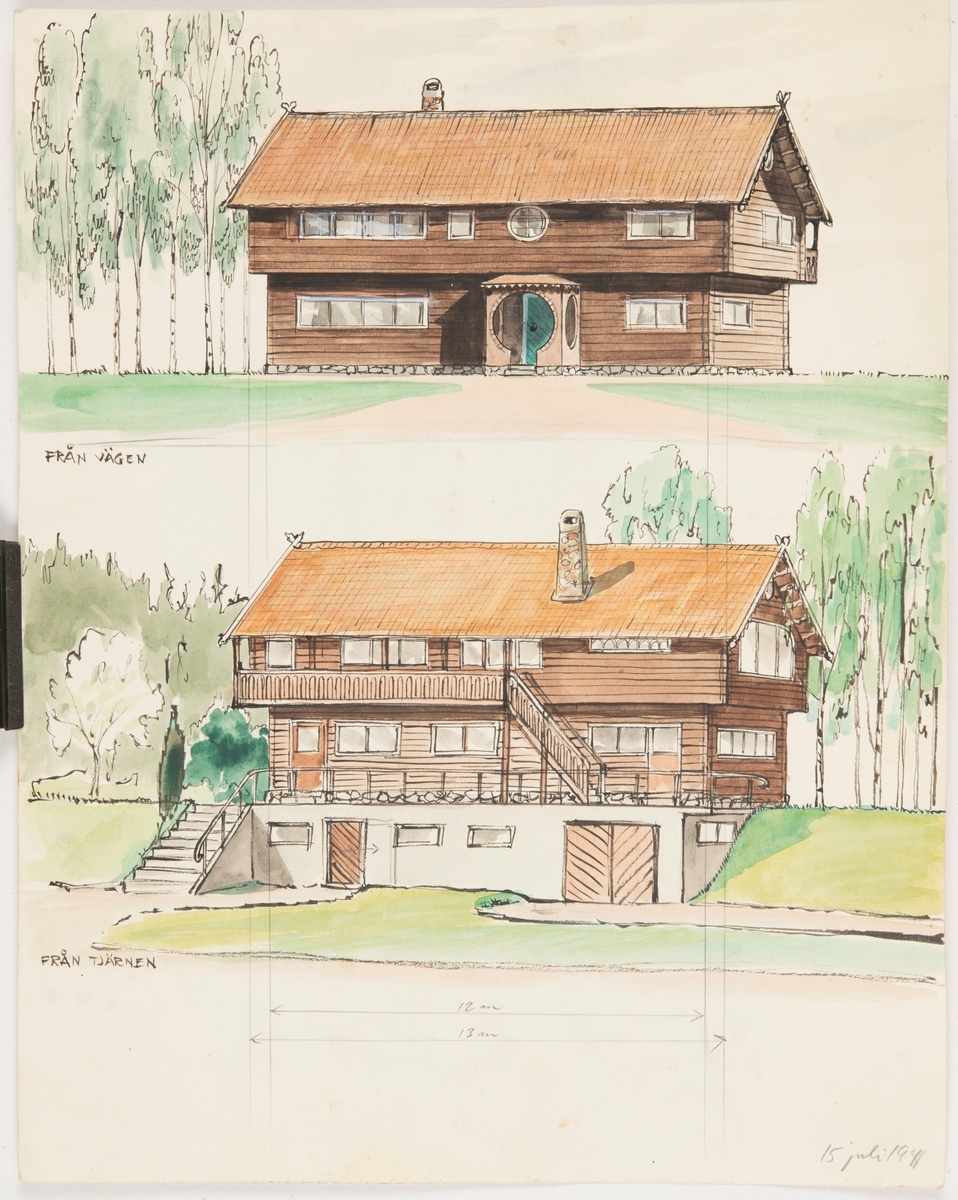 Arbetsmaterial till byggandet av Bogården.

Illustration och ritining av Bogårdens två långsidor. Ett brunt timmerhus med naturstensgrund och tegeltak. Övervåningen skjuter ut över nedervåningen.

Överst i bilden illustreras byggnadens framsida, undertill står texten "Från vägen". Framsidan har en farstu med en rund öppning, innanför sitter en grön ytterdörr.

Bildens nedre halva illustrerar byggnades baksida, undertill står texten "Från tjärnen". Här syns en balkong som sträcker sig över halva övervåningen och avslutas med en trappa ner till en platta som är taket på byggnadens suterrängkällare.

Längst ner i bilden anges nedervåningens mått "12 m" och övervåningens mått "13 m".