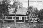 Brevkort med framställning av ordenshuset och skolan i Borensberg. Postgånget 1913.