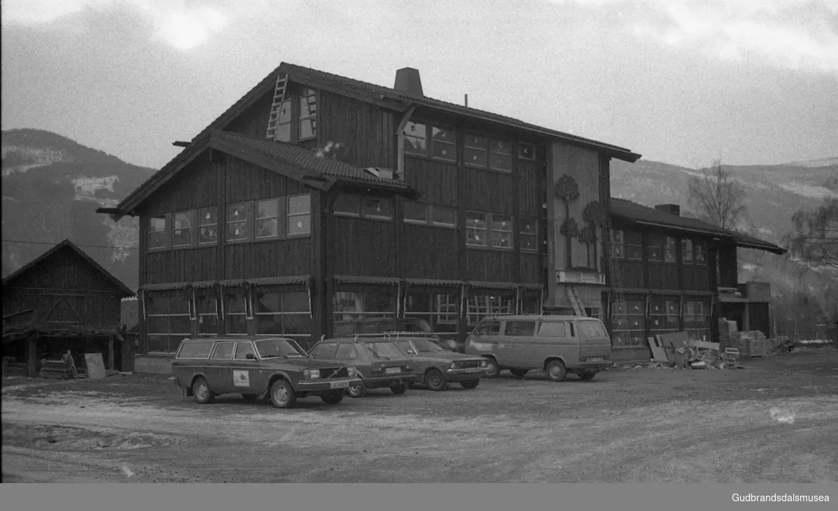 Prekeil'n, skuleavis Vågå ungdomsskule, 1974-84
Bygging av Benobygget.