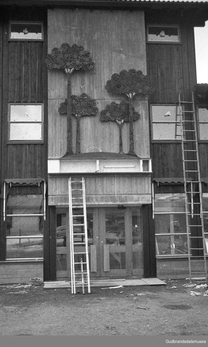 Prekeil'n, skuleavis Vågå ungdomsskule, 1974-84
Bygging av Benobygget.