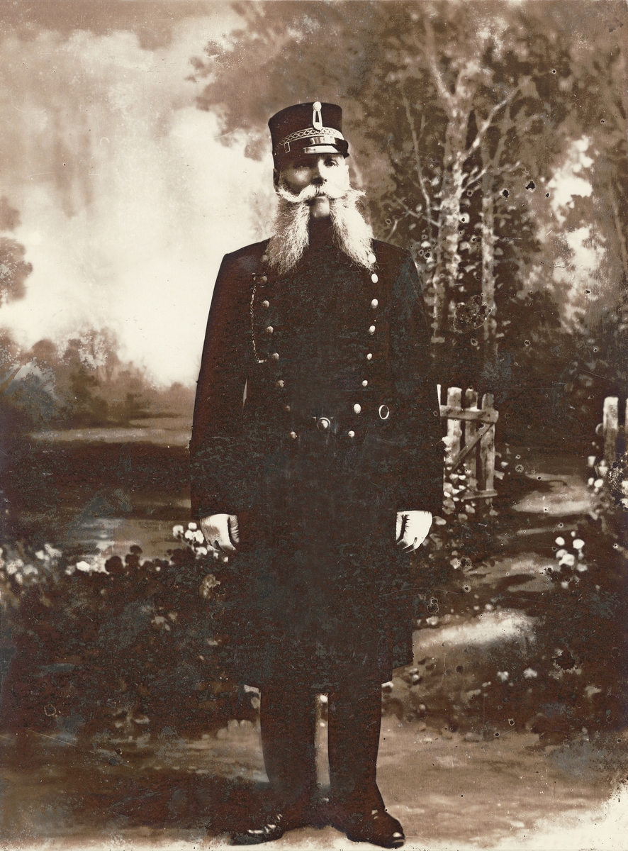 Poliskonstapel Hans Thylander, Växjö 1913.
Helfigur, ateljéfoto.