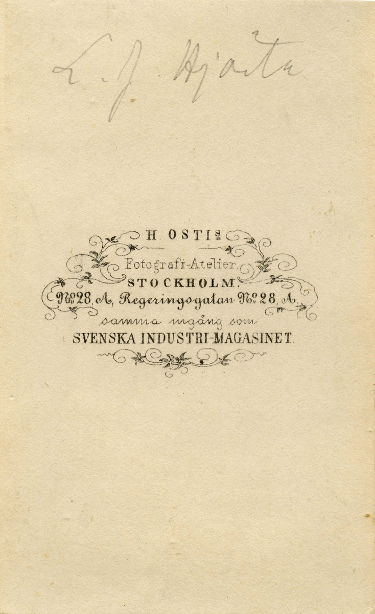 Porträtt på bokförläggare, politiker och svensk tidningsman Lars Johan Hierta. Han var född 23 januari år 1801 i Uppsala, död 20 november år 1872. Han var gift med Wilhemina Fröding.