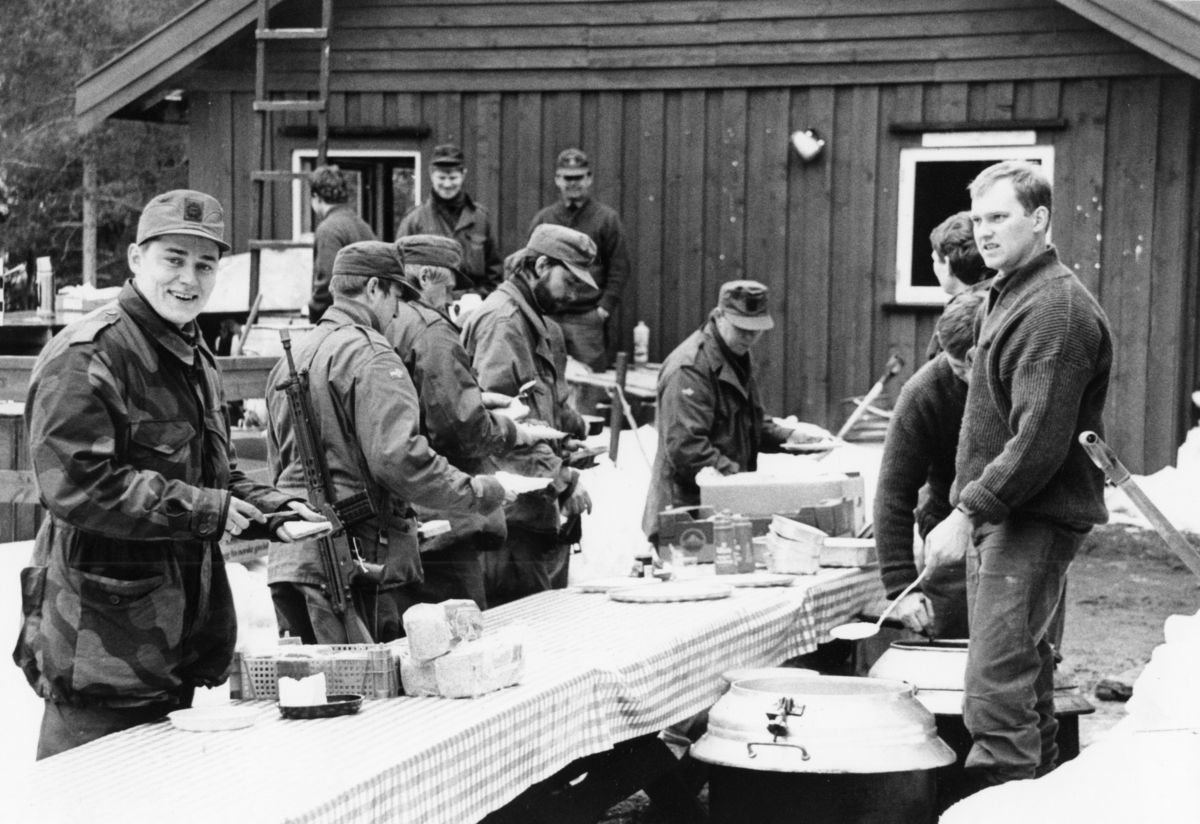 Heimvernet på Krokheia. 1980-90. Trond Buen og Ditte Dahll (bilde 1) Trygve bråtø (bilde 3).