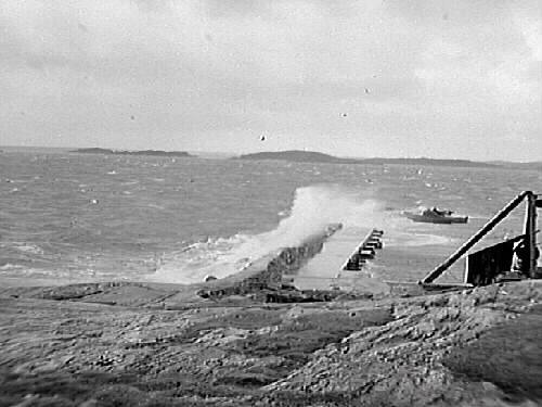 Höststormen 1969. Gårda brygga i Ölmevalla förstördes.