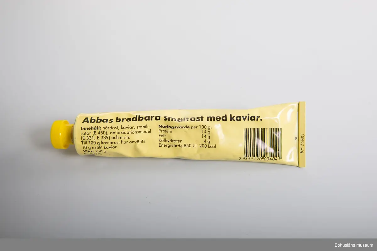 471 Tillverkningstid 1970-1990
410 Mått/Vikt !L 19,5 B 5,5 CM
371 Levnadsår *SWE
106 OCM *255,348
594 Landskap BOHUSLÄN
503 Kön MAN
394 Landskap BOHUSLÄN
601 Alumimiumtub med gul plasthatt Text:"NYHET. Abbas Kaviar - Ost"
602 Tubens baksida   innehållsdeklaration  ock prismärkningskod
603 Om givaren se UM 26667
