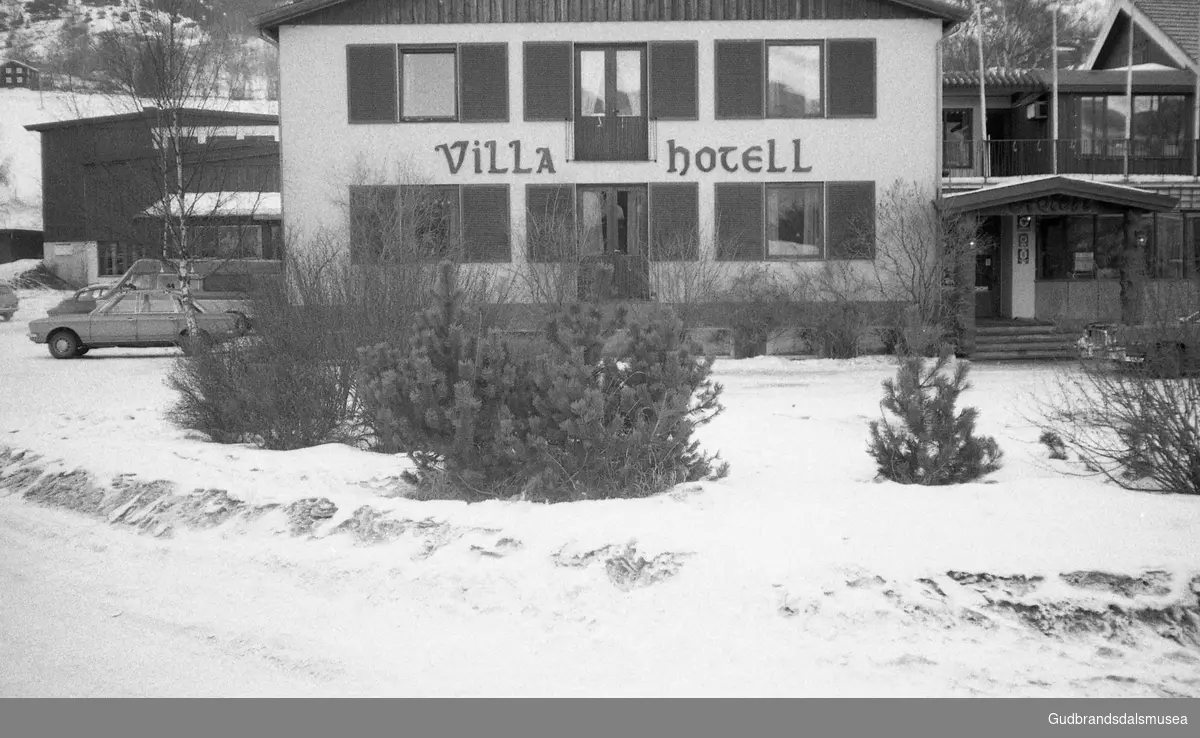 Prekeil'n, skuleavis Vågå ungdomsskule, 1974-84.
Vågå Hotell. Villa