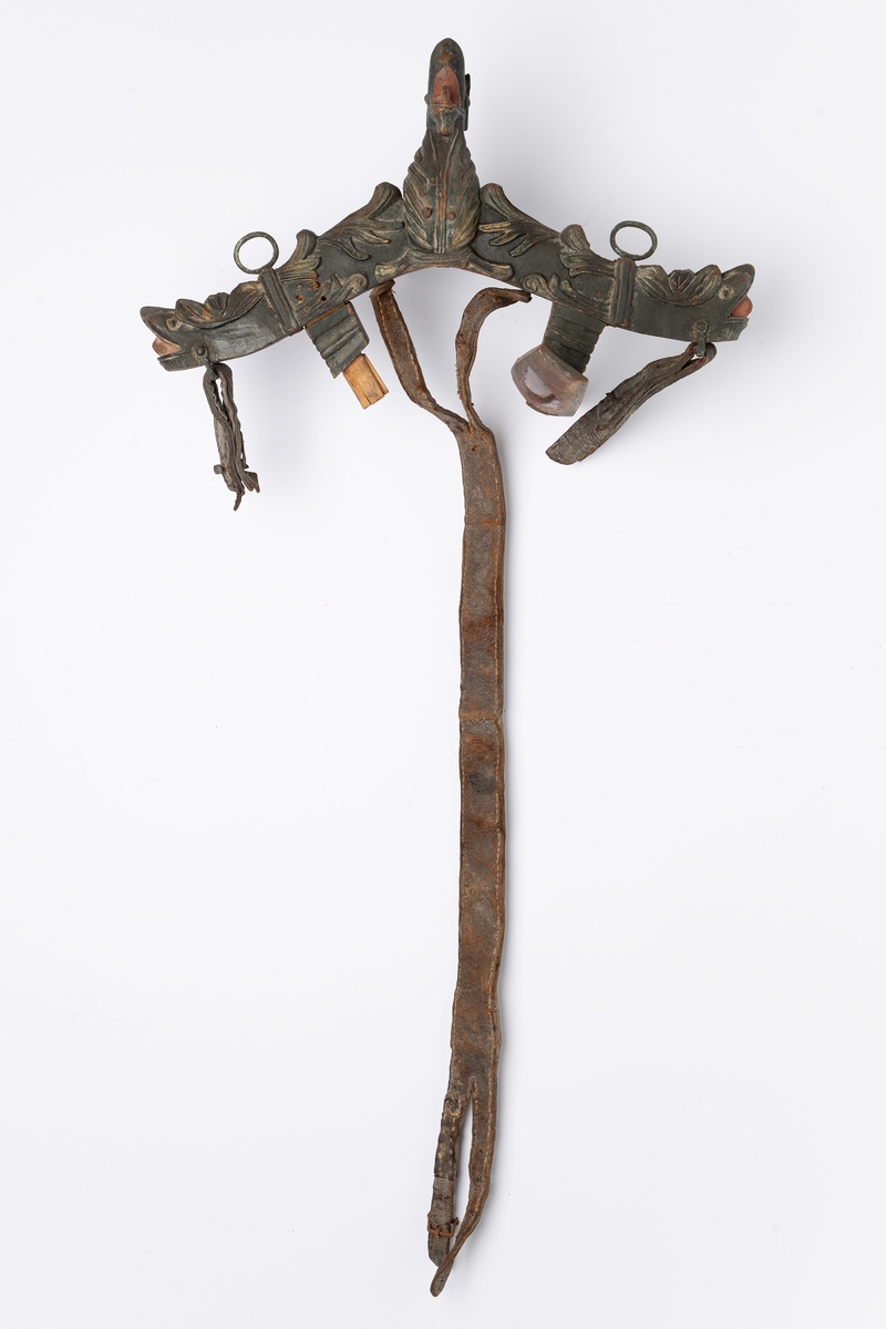 akantusranker og dragehode