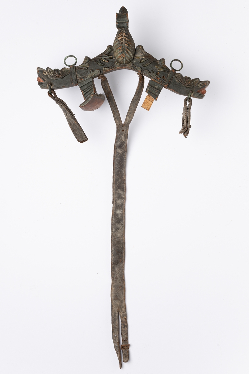 akantusranker og dragehode