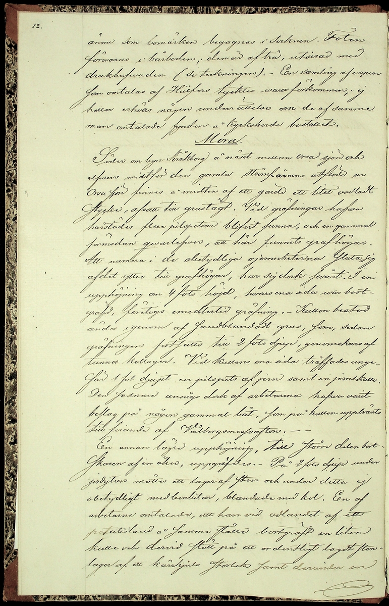 Reseberättelse om en antikvarisk undersökningsresa under juli och augusti månader år 1867 av läroverksadjunkten O. W. Wahlin. 

Socknar som är beskrivna: 
-Leksand (Sunnanäng, Hjortnäs, Sjugare, Gårda häll,Bergsäng, Tjuvholmen, Kärrongbron, Trutsudden, Drittnäs, Gullgatan, Kråkham, Björkberg,    Granberg, Laknäs, Flenberget, Skyberget, Hjortnäs). 
-Rättvik (Tina, Kyrkudden, Brottningen, Hällskärsudden, Kungshols-högen, Kungshamnsskär, Stumsnäs, Amnskär, Kungsviken, Erik Nicule's sten,    Stenen i Norränget, Kalken, Altsarbyn, Benkammar-åkern, Rvergistus åkern, Kyrkboden). 
-Ore (Vindförsberg, Dalfors)
-Orsa (Ore älven)
-Mora (Kråkberg, Orsasjön, Vånsnäs udde, Öna, Långlet, Jättgraven, Vagngropa, Kättbo, Venjan, Skottmyran, Vimo hed, Leksberget)
-Venjan (Vindfångnäset, Torrnäset, Van, Norra Finnäs, Ryttarheden, Landbobyn)
-Järna (Trollhålan)
-Gagnef (Svedjan, Hedningaknös, Bastbergets fäbod, Kjättsar bodarna, Gråbodarna, trollkyrka, Långåsberget, Rista, Norbäcksbodarna)

Not:  Munkstil, runor, Sax-musköt, kalkbod, pilskaft, lada, skatter, benbitar, metallgryta, lansspetsar, knivar, slagg, myrjärn, metallskål, Valborgsmässa, kyrkbyggnad, kummel, stenkummel, kol, rösen, gravhög, ättehög, kopparkista, altartavla, jätte, korsvägar, slagfält.
----------------------------------------------------------------------------------
-By (Fimossen, Trankullen, Fullsta gärde, Näs kvarn, Biskopsholmen, Berg, Orrbergs gubbe, Dansarhedarna, Grönsinka bruk, Rossberga, Tyskbo,    Ingeborgbo slätten, Hofmans pina, Pinan, Fornby, Degerbacken, Näs färja)
-Folkärna (Bäsingen,Brunnbäcks färja, Utsunds färja, Degerön, Dalkarlsmyran, Lerbäcken, Viddarsboda) 
-Grytnäs (Grådö, Baggbohed, Knallasbenning, Avesta kapell, Åsbo kvarn, Lappkällan).

Not: 
-By: Gravhögar, svärd, stålhuva, styckekulor, runsten, biskop Svinhufvud, biskop Trolle, stenröse, gränsröse, offerröse (offerkast), mordplats,    stridsyxa, begravningsplats, Digerdöden, helsingerunor, stenyxor, skafthålsyxa.
-Folkärna: Hillebard, stridshammare, Digerdöden, stenyxor, flinta. -Grytnäs: jättar, gryta, älvkvarn, kvarnsten, ältan, lappar. 
 2: Utdrag av föregående berättelse. (3 sidor).
 3: Karta över fornminnen i Mora; "Grafhögarne vid Kråkberg", Skottmyran och Venjan; "Kumlen vid Vansjön" och "Kumlen å Vindfångnäset".


Handlingen består av 1 bok (29 sidor) "Fornminneföreningen - Diverse handlingar".