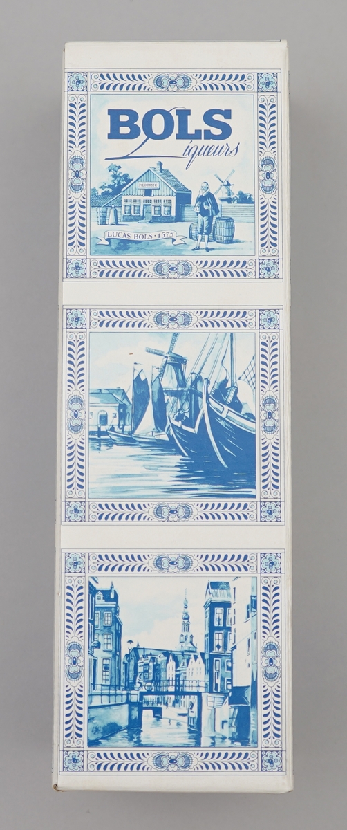 Kvit flaske med nederlandsk blå dekormåling. Pappkartong med nederlkandske folkelege motiv.