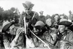 Soldater ur 6 kompaniet, Skaraborgs regemente, i fält 1935.