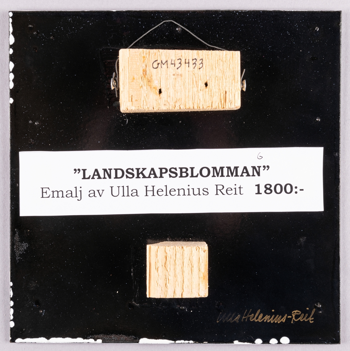 Konstverk av emalj, motiv Gästriklands landskapsblomma,