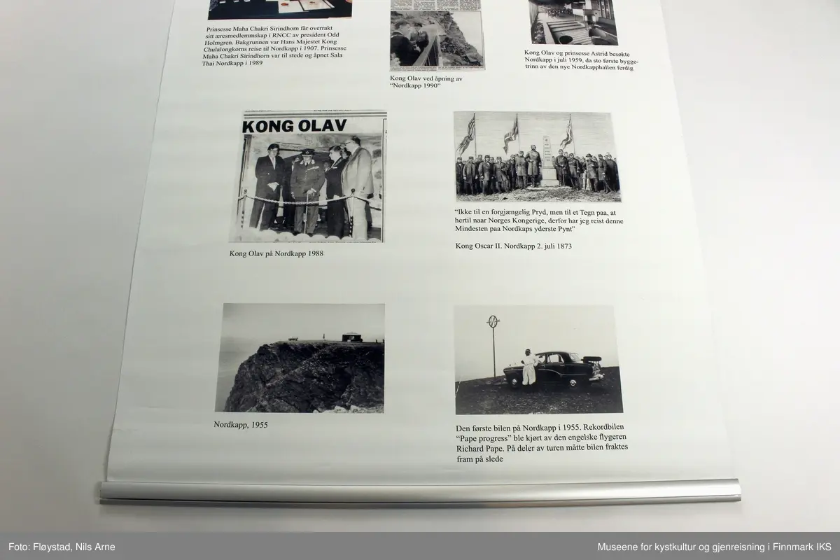 En plakat (rollup) uten etui. Plakaten er laget i forbindelse med markeringen av The Royal North Cape Clubs 25-års jubileum (1984-2009). 

Plakaten er hvit med trykte bilder og foto med beskrivelser fra ulike historiske hendelser på Nordkapp. Øverst på plakaten står tittelen "The Royal North Cape Club 1984 – 2009 25 år". Bildene og tekstene skildrer viktige historiske begivenheter fra de første turistbesøkene på Nordkapp og utviklingen av Nordkapp som turistattraksjon. 