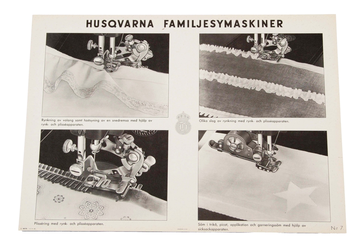 Plansch i svartvitt, 12 st. Serie, numrerade från 1-12. Märkta längst upp: HUSQVARNA FAMILJESYMASKINER.

Varje plansch indelad i fyra fält med bilder, på användbara sömnadstekniker man kan utföra, med enkel text under. I mitten Husqvarnas logotyp.
Förvaras i brunt pappfodral med texten "Husqvarna Sömnadsplanscher".

Funktion: Reklam och informationsplansch, för Husqvarnas symaskiner för hemsömnad