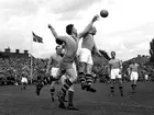 Derby - IFK Malmö på Folkungavallen 1954

...

385 bilder om Linköping på 1950-talet från tidningen Östgötens arkiv. Framtidstro och optimism är ord som sammanfattar Linköping på femtiotalet. Årtiondet innebar satsningar för att förbättra linköpingsbornas livsvillkor. Bostadsfrågan och trafiklösningarna dominerade den lokalpolitiska agendan.
Bilderna digitaliserades år 2013.