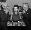 Postmannaförbundets 25 årsjubileum år 1954.
Cigaretter. Cigarettförsäljning.

...

385 bilder om Linköping på 1950-talet från tidningen Östgötens arkiv. Framtidstro och optimism är ord som sammanfattar Linköping på femtiotalet. Årtiondet innebar satsningar för att förbättra linköpingsbornas livsvillkor. Bostadsfrågan och trafiklösningarna dominerade den lokalpolitiska agendan.
Bilderna digitaliserades år 2013.