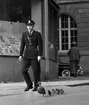 Andfamilj får poliseskort i Linköping år 1953. Fåglar. Polis. 


...

385 bilder om Linköping på 1950-talet från tidningen Östgötens arkiv. Framtidstro och optimism är ord som sammanfattar Linköping på femtiotalet. Årtiondet innebar satsningar för att förbättra linköpingsbornas livsvillkor. Bostadsfrågan och trafiklösningarna dominerade den lokalpolitiska agendan.
Bilderna digitaliserades år 2013.