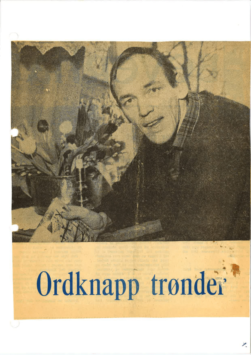 a: portrettbilde av Nils Aas, ukjent fotograf
d: tre skulpturutkast til Kong Haakon VII - monument