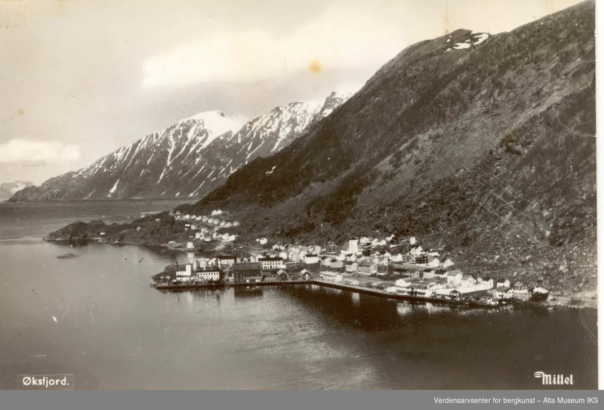 Øksfjord, tettbebyggelse, kai, kirke, bolighus, forretninger