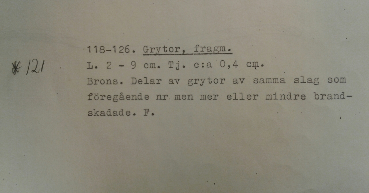 Brandskadat fragment av bronsgryta.  Bukbit.