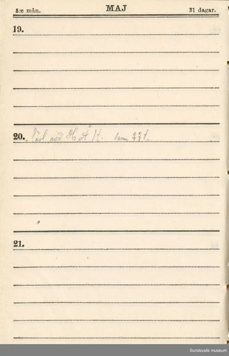 Dagbok. Erik Petter Wallmark (1870-1891) 

E.P. Wallmark föddes på ett hemman i Valla, Selånger. Han var student vid Uppsala universitet och klarade sin fil.kand. på endast två terminer.  E.P. Wallmark var sjuk i tbc och avled endast 20 år gammal. 
Anteckningarna, skrivna mellan 1888-1891, rör bland annat hans tid i Uppsala och sjukdomens förlopp. 

Se länkade filer för komplett dagbok