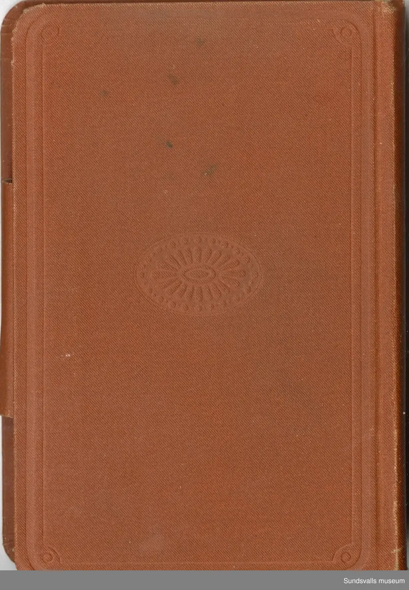 Dagbok. Erik Petter Wallmark (1870-1891) 

E.P. Wallmark föddes på ett hemman i Valla, Selånger. Han var student vid Uppsala universitet och klarade sin fil.kand. på endast två terminer.  E.P. Wallmark var sjuk i tbc och avled endast 20 år gammal. 
Anteckningarna, skrivna mellan 1888-1891, rör bland annat hans tid i Uppsala och sjukdomens förlopp. 


Se länkade filer för komplett dadbok.