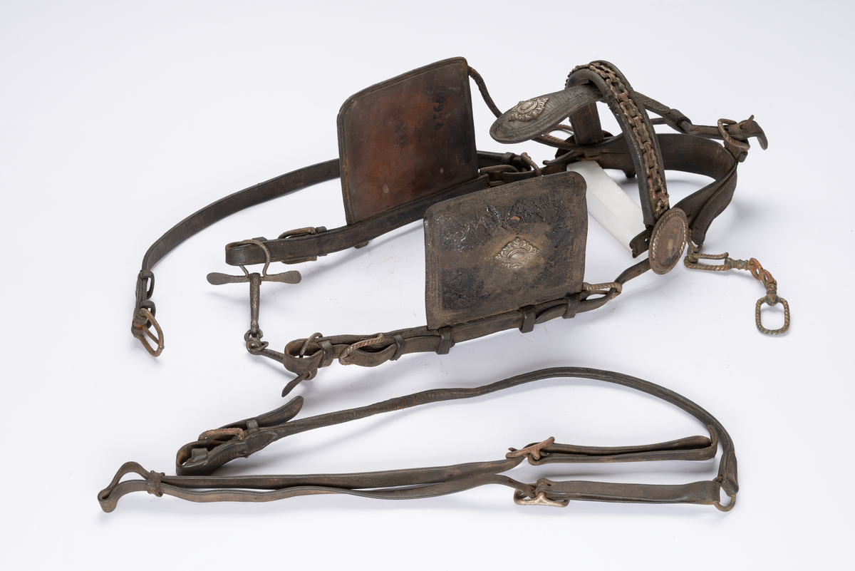 lilje i relieff, prikkdekor