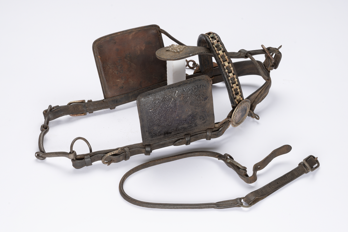 lilje i relieff, prikkdekor