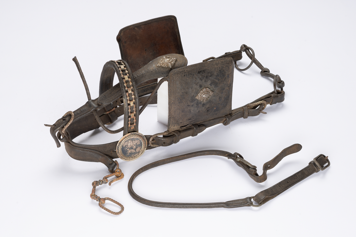 lilje i relieff, prikkdekor