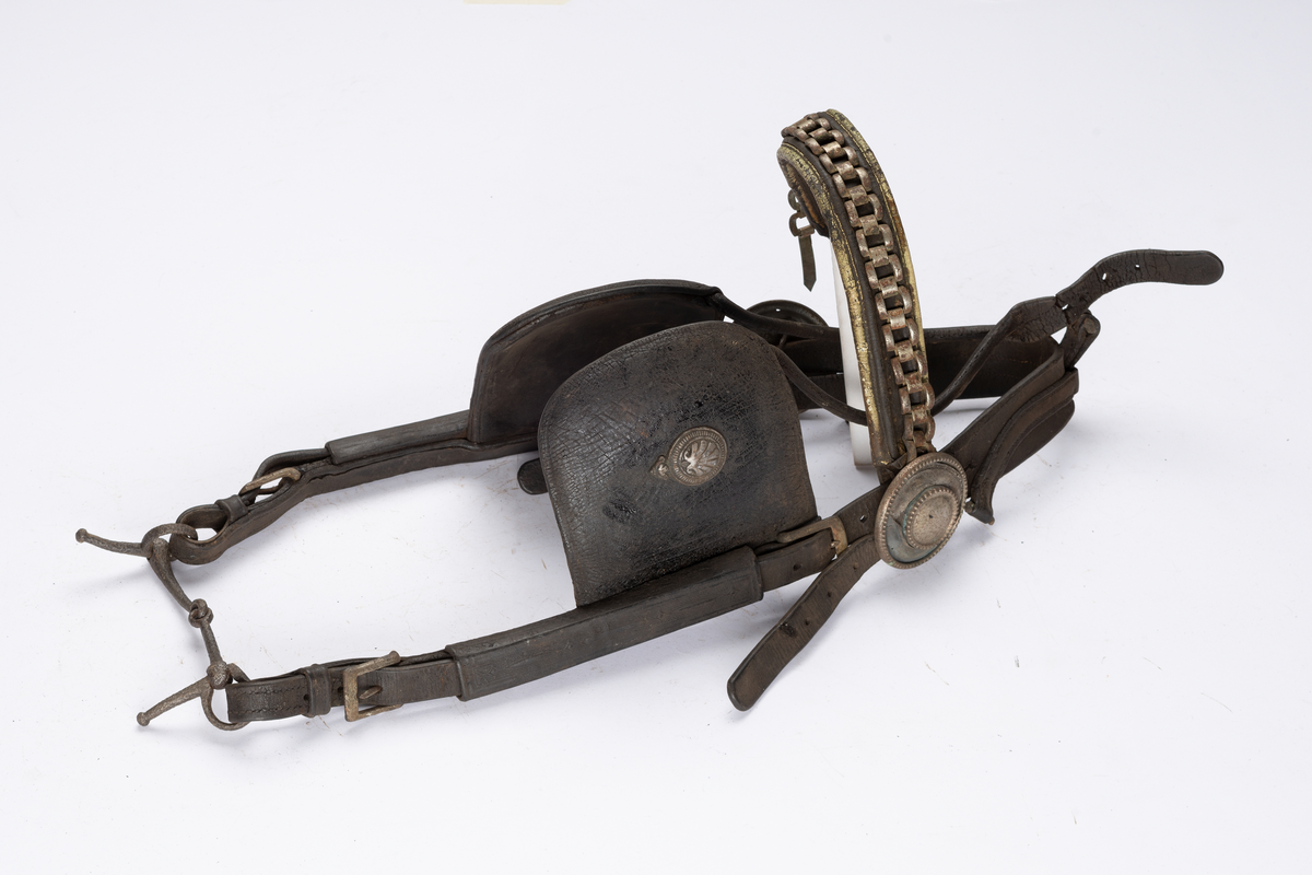 lilje i relieff, prikkdekor