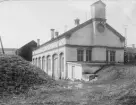 Sundborn kraftstation. Vårflodens vatten steg upp i kraftstationsbyggnaden. Vindsfönstret i Sundborns kraftstation från 1902, en elegant stilisering av det medeltida rosettfönstret.