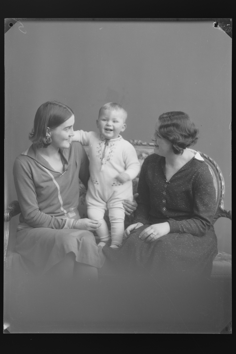 Svanhild Schrøder, Hjordis og en liten gutt