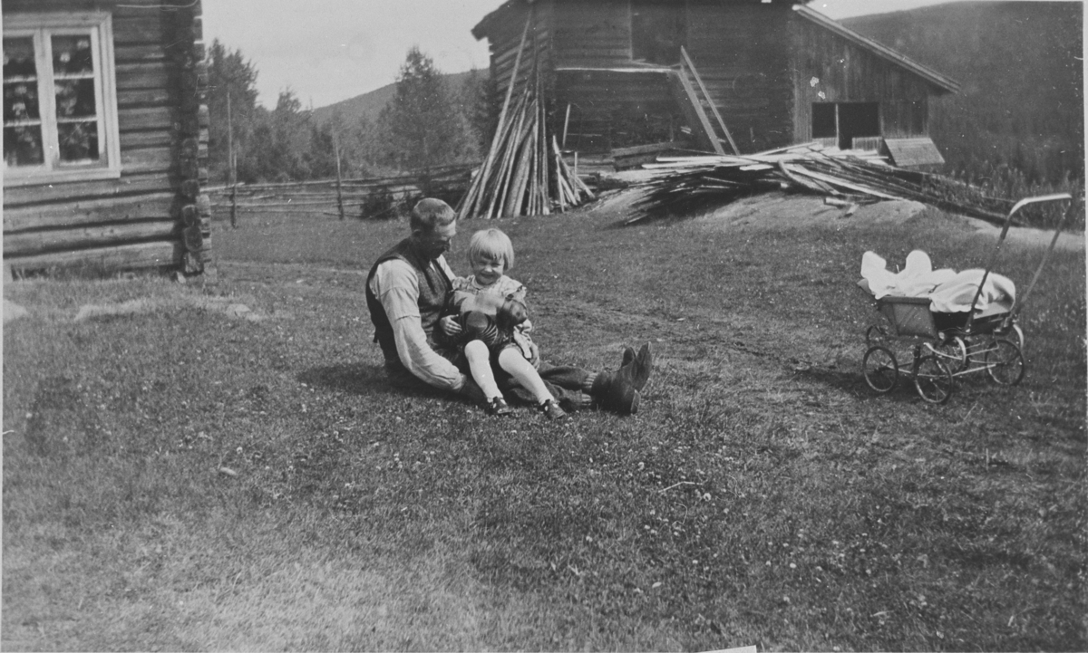 Halvord Velstad og Torunn Velstad på Langerud i 1937.