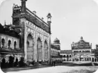 Wittenströms anteckning: Staden Lucknow. Wiew inside the Mushjid Bhowan fortification, Entrance to the great Emamdara.?