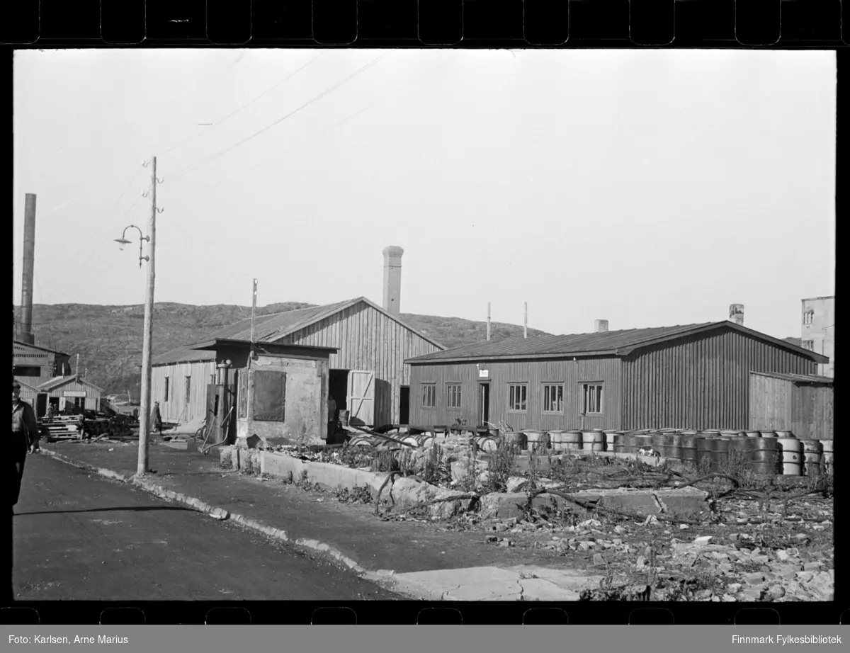 Bygg i Kirkenes antagelig rett etter krigen

Foto trolig tatt på slutten av 1940-tallet, tidlig 1950-tallet