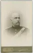 Porträtt på Jägmästare Adolf Fredrik Kruuse af Verchou. Född 27 juni år 1840 och död år 1928. Gift med Amelie Sofia Wahlbom som dog år 1923.