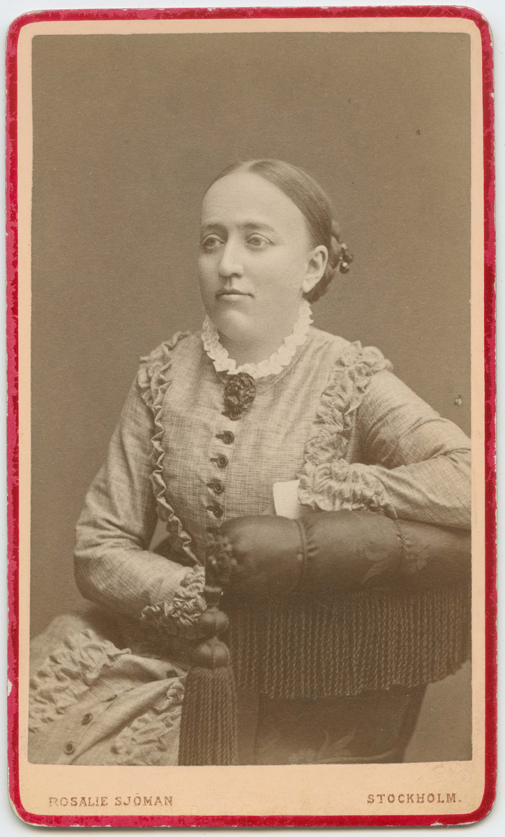 Porträtt på Emma Kruuse af Verchou, Jönköping. Född 10 mars år 1835.