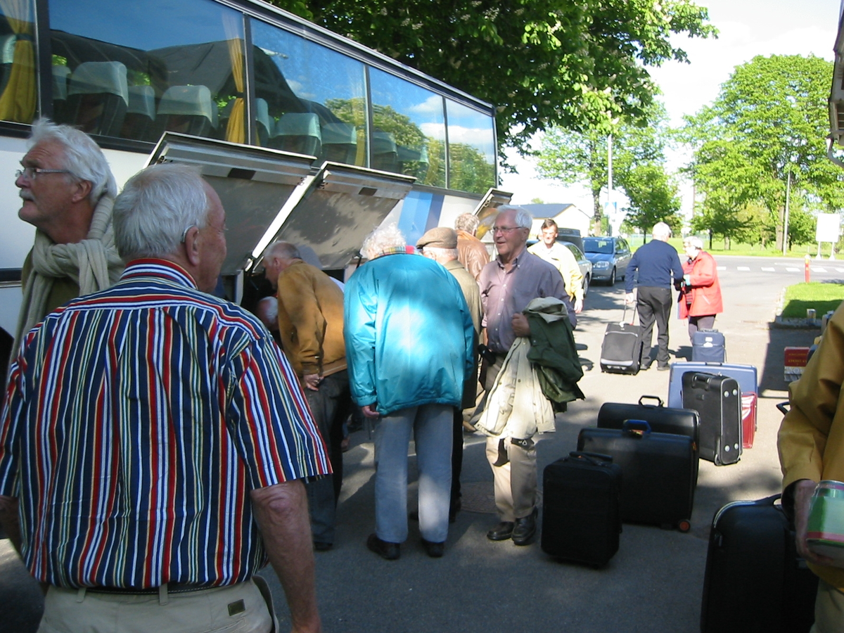 Åter i Skövde. Längst till vänster Jan Düring och i mitten Eric Granström. Danmarksresan 2007 med Skaraborgs regementes kamratförening.