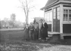 Motiv från Lången. 
Bostadshus, fem personer. 
Elsa och Anders Jonsson.