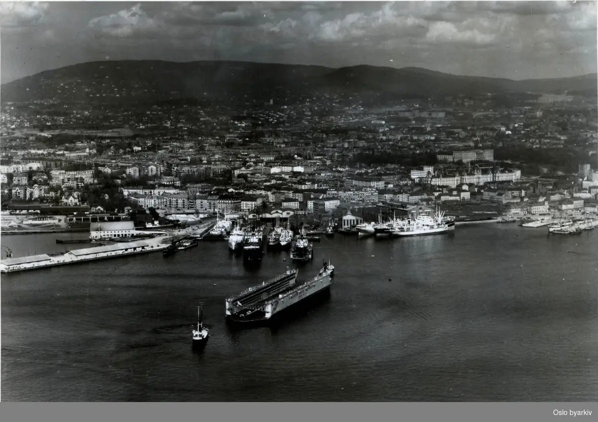 Skip, flytedokk, Pipervika, Tjuvholmen (Flyfoto), beg. mai 1937