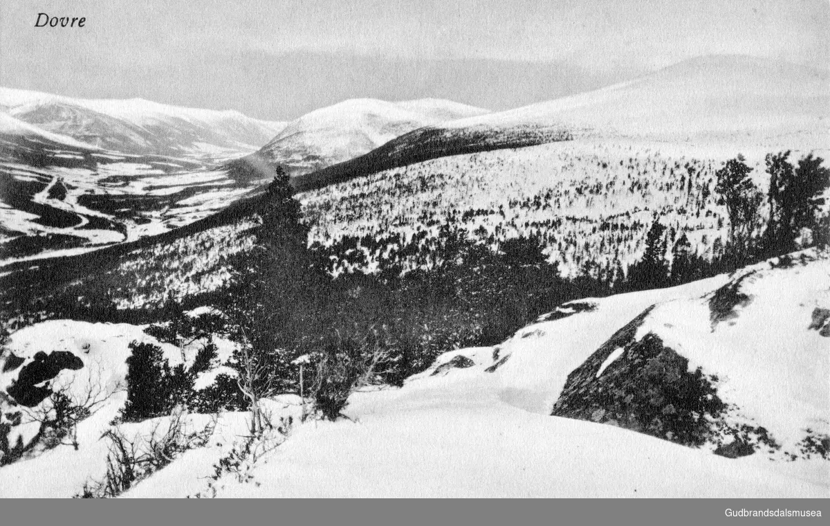 Vinterbilde med utsikt nordover Gudbrandsdalen mot Dovre.