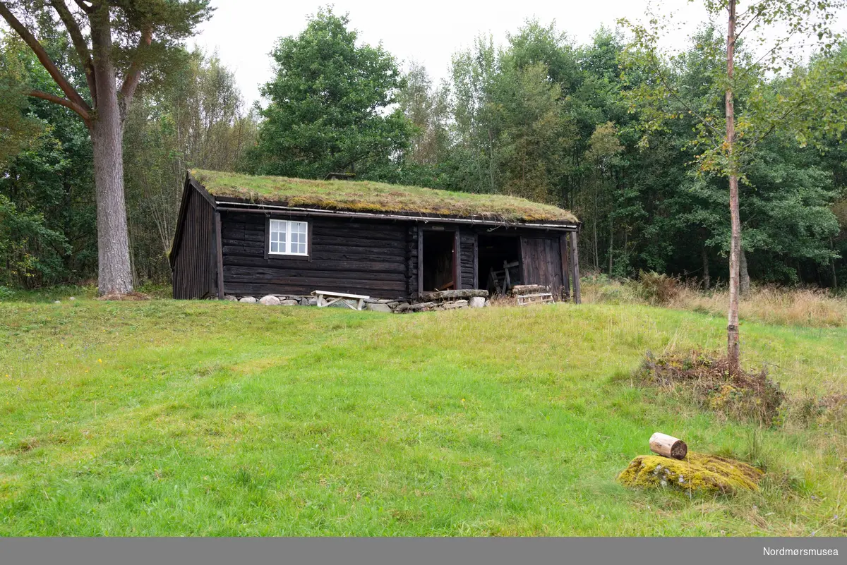 Fra museumstunet ved Gamle Kvernes bygdemuseum. Fra 75-års jubileet til Gamle Kvernes Bygdemuseum på Kvernes i Averøy kommune, den 17. september 2016.