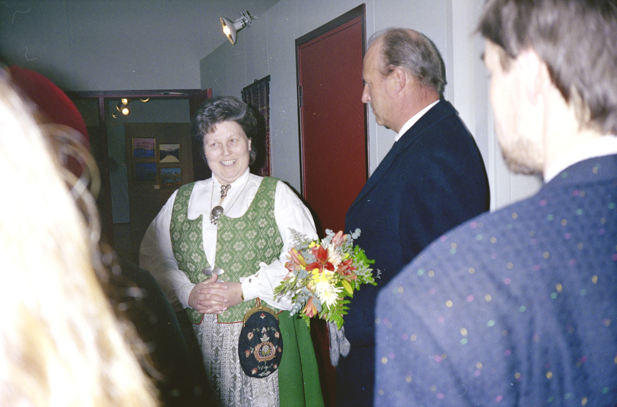 Kronprinsparet besøker Hitra 1989 : Formann i museumsstyret ønsker velkommen.