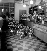 Bepes 50 år. Butiken fylld av blombuketter.