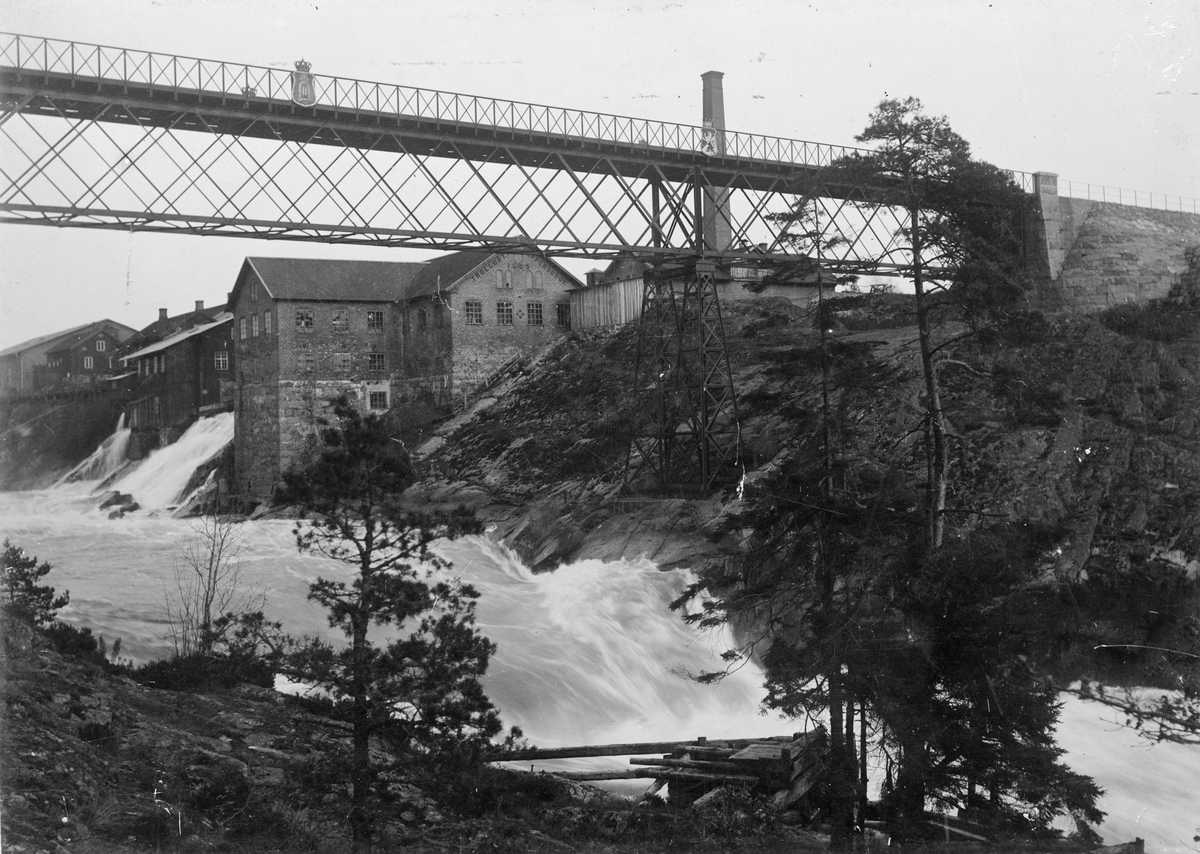 Stampeströmsfallet med Kung Oskars bro, Trollhättan.