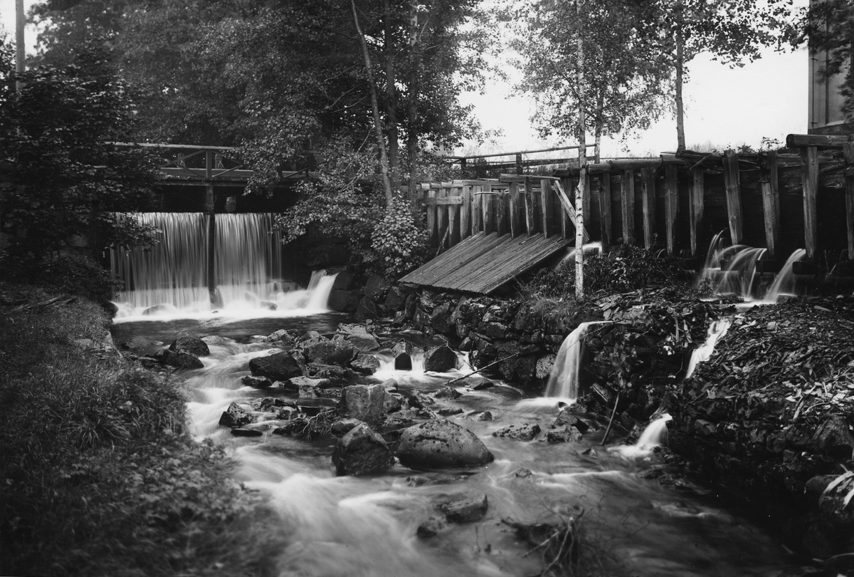 Naturbild med vattendrag. A. -B. Finsyhttan.